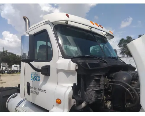 FREIGHTLINER CASCADIA 113 CAB