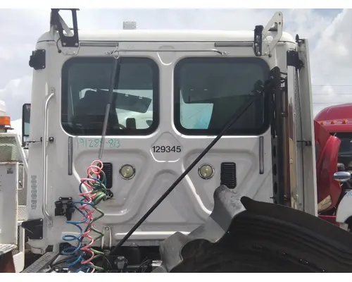 FREIGHTLINER CASCADIA 113 CAB