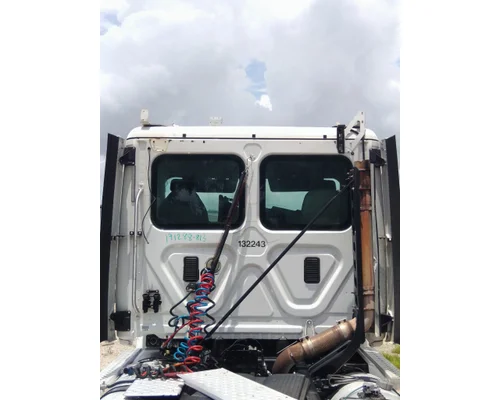 FREIGHTLINER CASCADIA 113 CAB