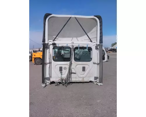 FREIGHTLINER CASCADIA 113 CAB