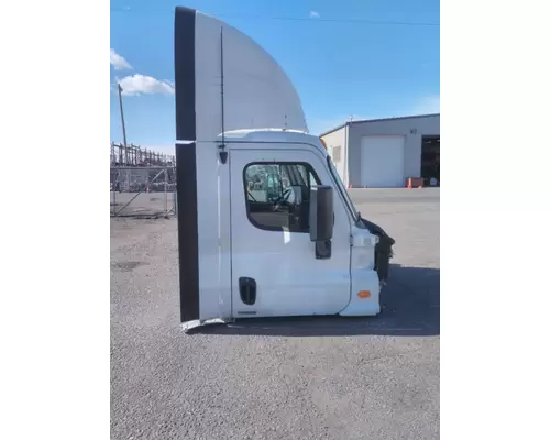 FREIGHTLINER CASCADIA 113 CAB