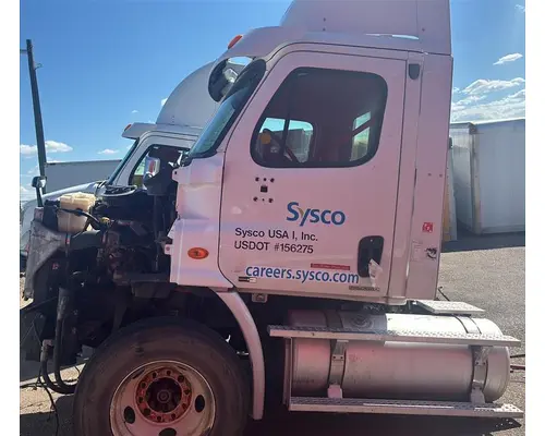 FREIGHTLINER CASCADIA 113 CAB