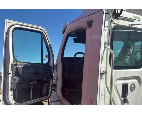 FREIGHTLINER CASCADIA 113 CAB