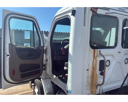 FREIGHTLINER CASCADIA 113 CAB