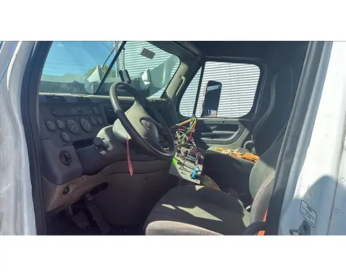 FREIGHTLINER CASCADIA 113 CAB