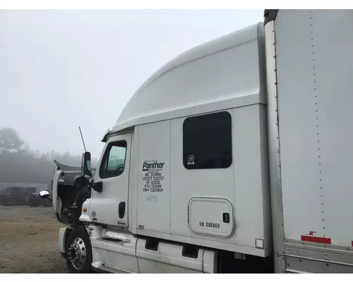 FREIGHTLINER CASCADIA 113 CAB