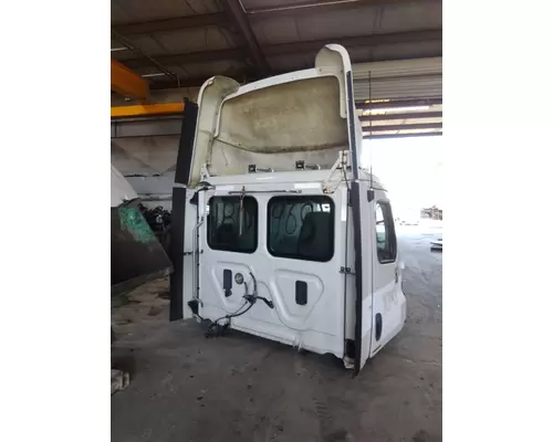FREIGHTLINER CASCADIA 113 CAB