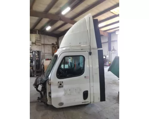 FREIGHTLINER CASCADIA 113 CAB