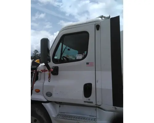 FREIGHTLINER CASCADIA 113 CAB