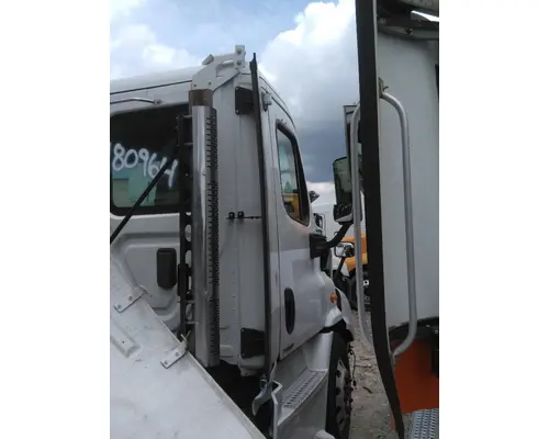 FREIGHTLINER CASCADIA 113 CAB