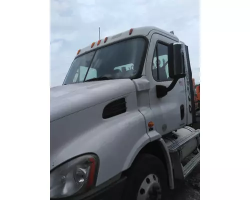 FREIGHTLINER CASCADIA 113 CAB