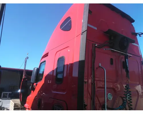 FREIGHTLINER CASCADIA 113 CAB