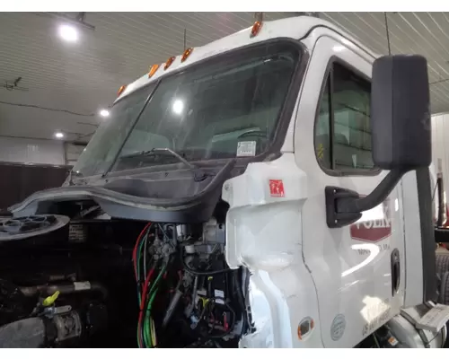 FREIGHTLINER CASCADIA 113 CAB