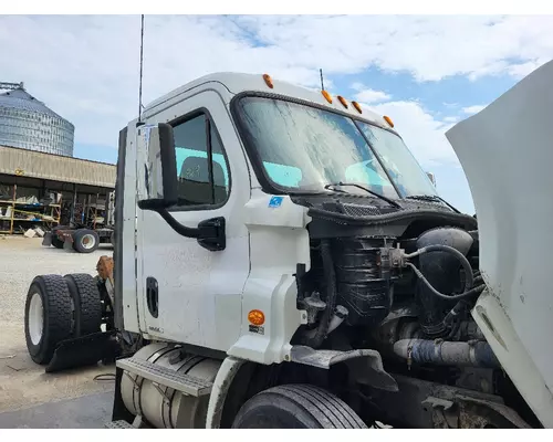 FREIGHTLINER CASCADIA 113 CAB