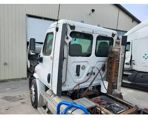 FREIGHTLINER CASCADIA 113 CAB