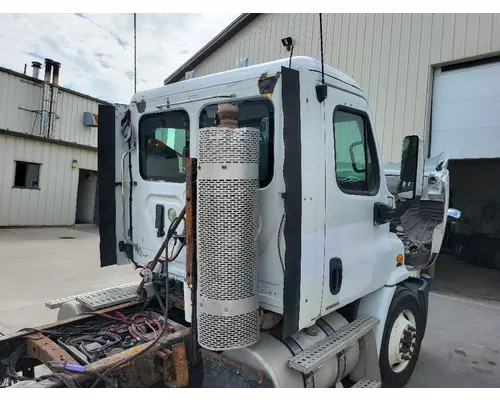 FREIGHTLINER CASCADIA 113 CAB