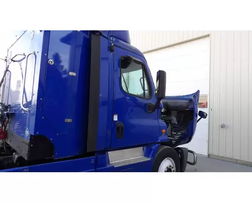 FREIGHTLINER CASCADIA 113 CAB