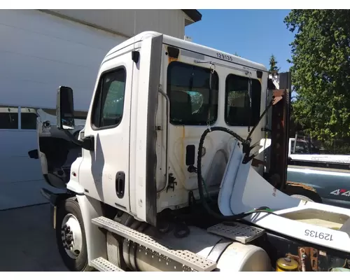 FREIGHTLINER CASCADIA 113 CAB