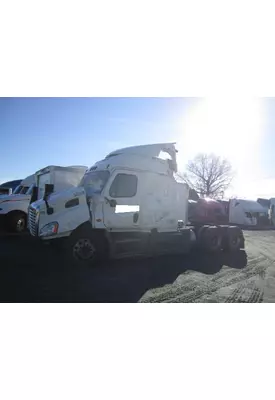 FREIGHTLINER CASCADIA 113 CAB