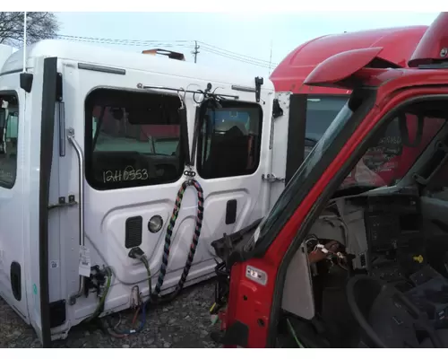 FREIGHTLINER CASCADIA 113 CAB