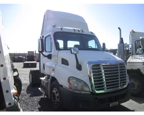 FREIGHTLINER CASCADIA 113 CAB