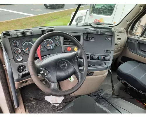 FREIGHTLINER CASCADIA 113 CAB