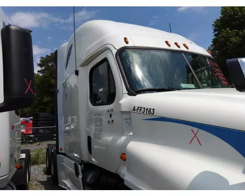FREIGHTLINER CASCADIA 113 CAB