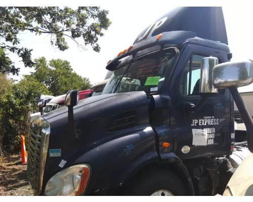 FREIGHTLINER CASCADIA 113 CAB