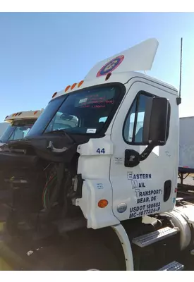 FREIGHTLINER CASCADIA 113 CAB