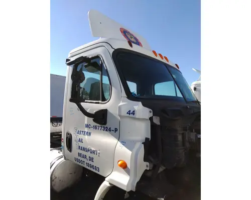 FREIGHTLINER CASCADIA 113 CAB
