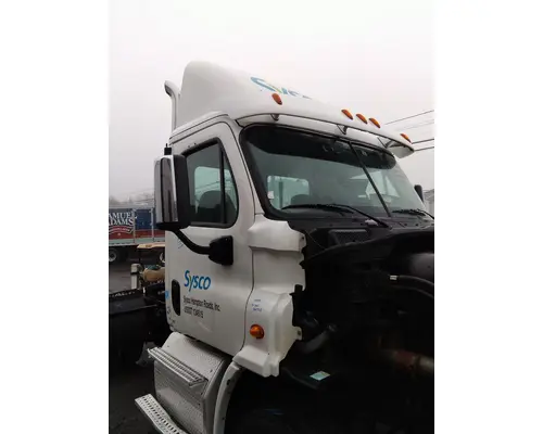FREIGHTLINER CASCADIA 113 CAB