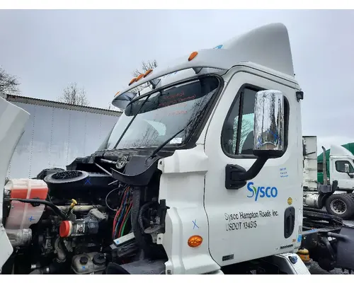 FREIGHTLINER CASCADIA 113 CAB