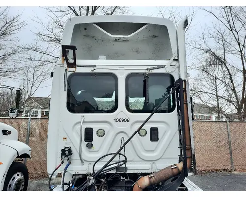 FREIGHTLINER CASCADIA 113 CAB