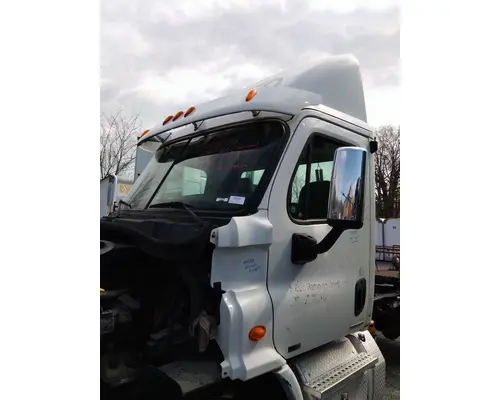 FREIGHTLINER CASCADIA 113 CAB