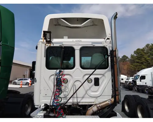 FREIGHTLINER CASCADIA 113 CAB