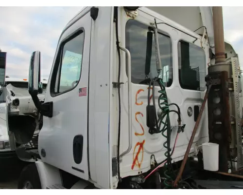 FREIGHTLINER CASCADIA 113 CAB