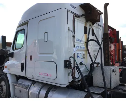 FREIGHTLINER CASCADIA 113 CAB