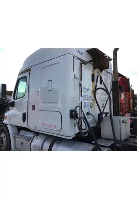 FREIGHTLINER CASCADIA 113 CAB