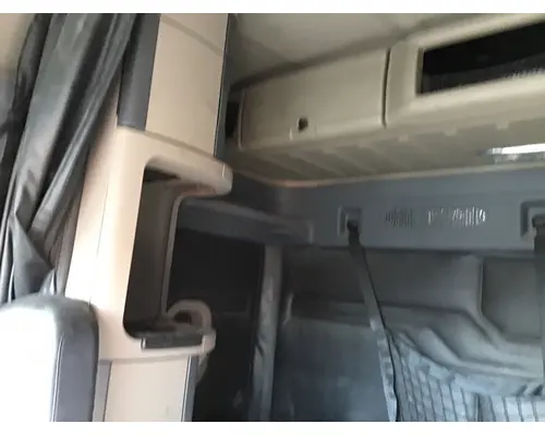 FREIGHTLINER CASCADIA 113 CAB