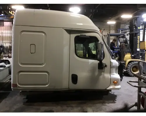 FREIGHTLINER CASCADIA 113 CAB