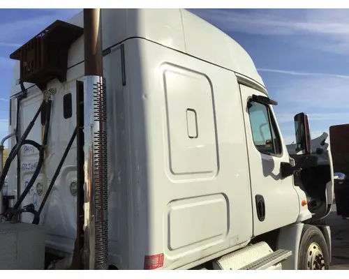 FREIGHTLINER CASCADIA 113 CAB