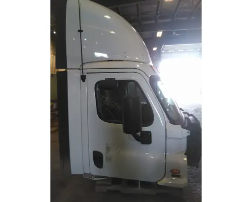 FREIGHTLINER CASCADIA 113 CAB