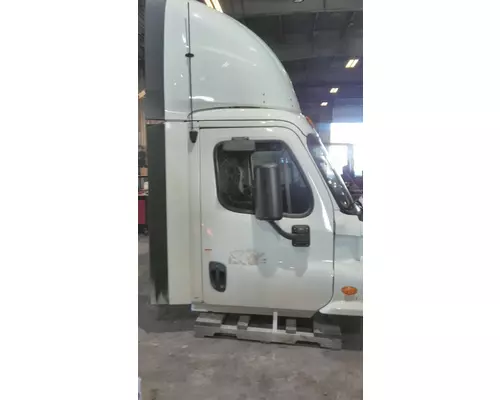 FREIGHTLINER CASCADIA 113 CAB