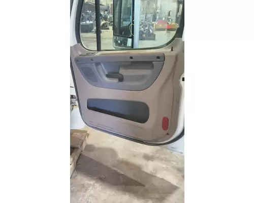 FREIGHTLINER CASCADIA 113 CAB