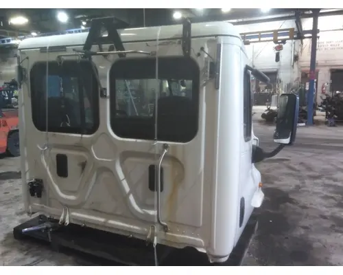 FREIGHTLINER CASCADIA 113 CAB