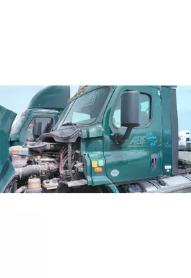 FREIGHTLINER CASCADIA 113 CAB