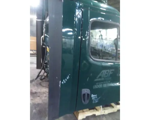 FREIGHTLINER CASCADIA 113 CAB