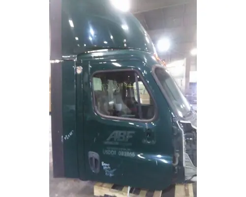 FREIGHTLINER CASCADIA 113 CAB