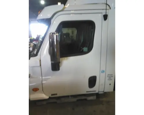 FREIGHTLINER CASCADIA 113 CAB