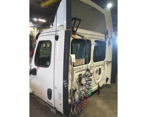 FREIGHTLINER CASCADIA 113 CAB